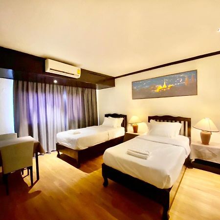 Thapaeplacehotel Chiang Mai Exteriör bild