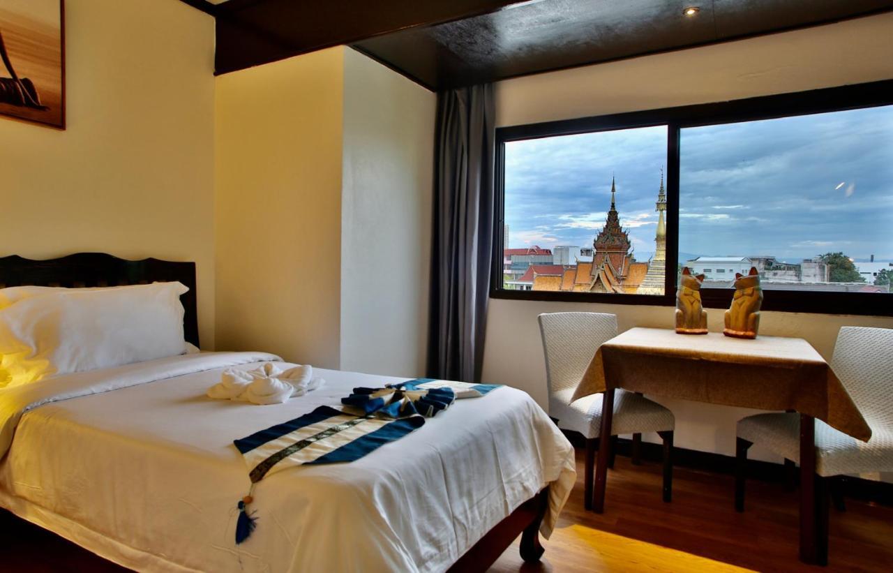 Thapaeplacehotel Chiang Mai Exteriör bild