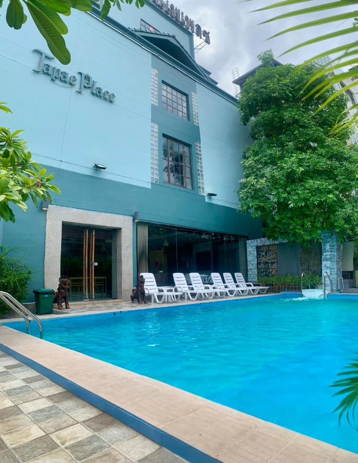 Thapaeplacehotel Chiang Mai Exteriör bild
