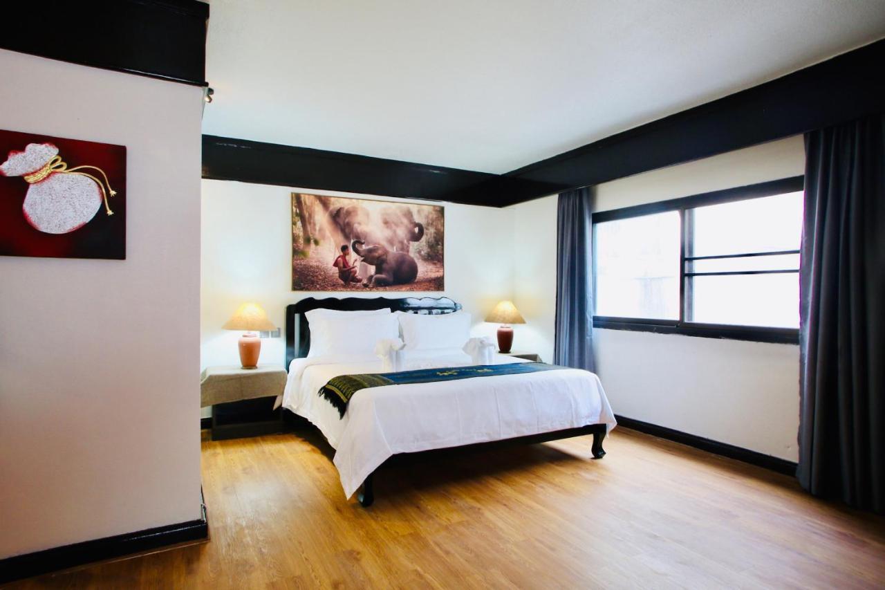 Thapaeplacehotel Chiang Mai Exteriör bild