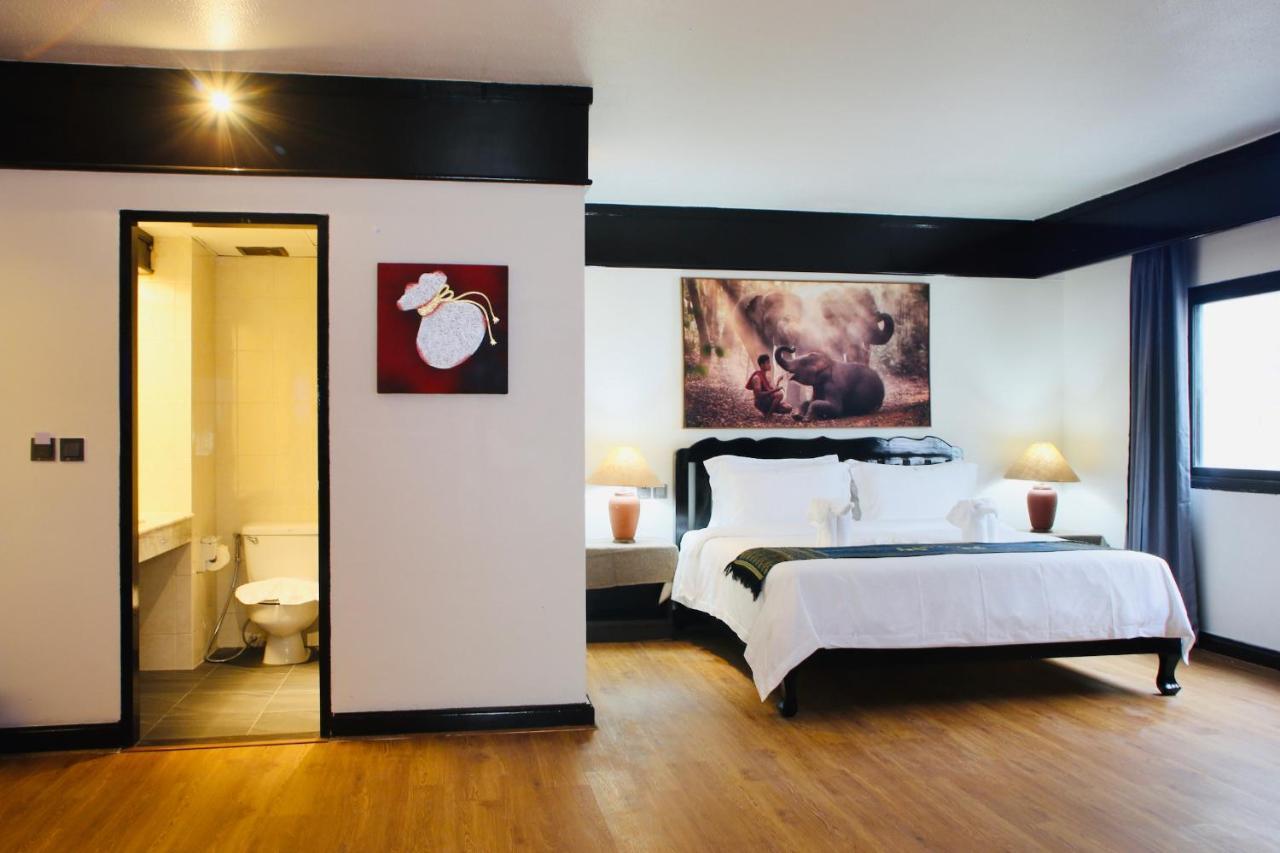 Thapaeplacehotel Chiang Mai Exteriör bild
