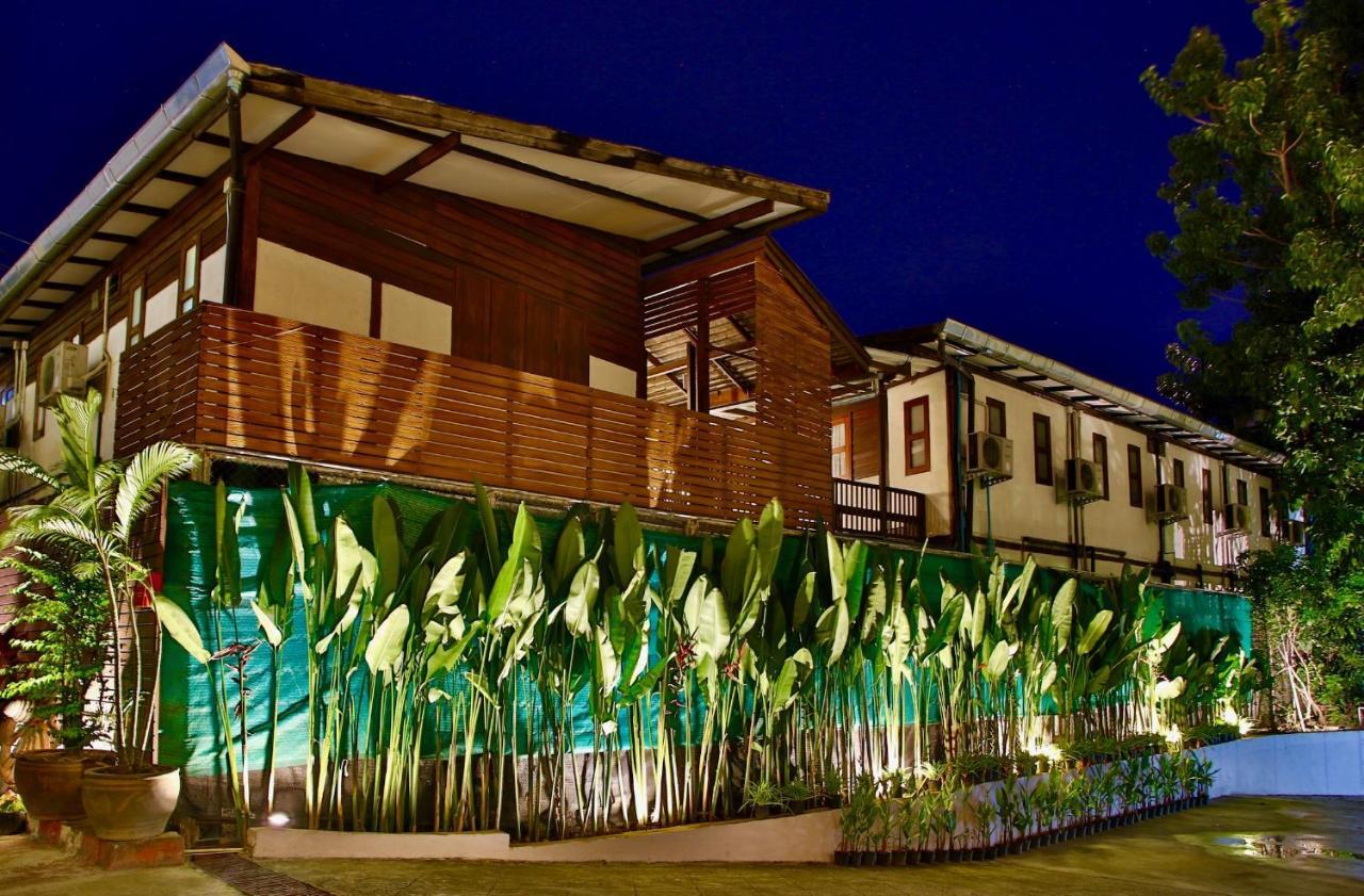 Thapaeplacehotel Chiang Mai Exteriör bild