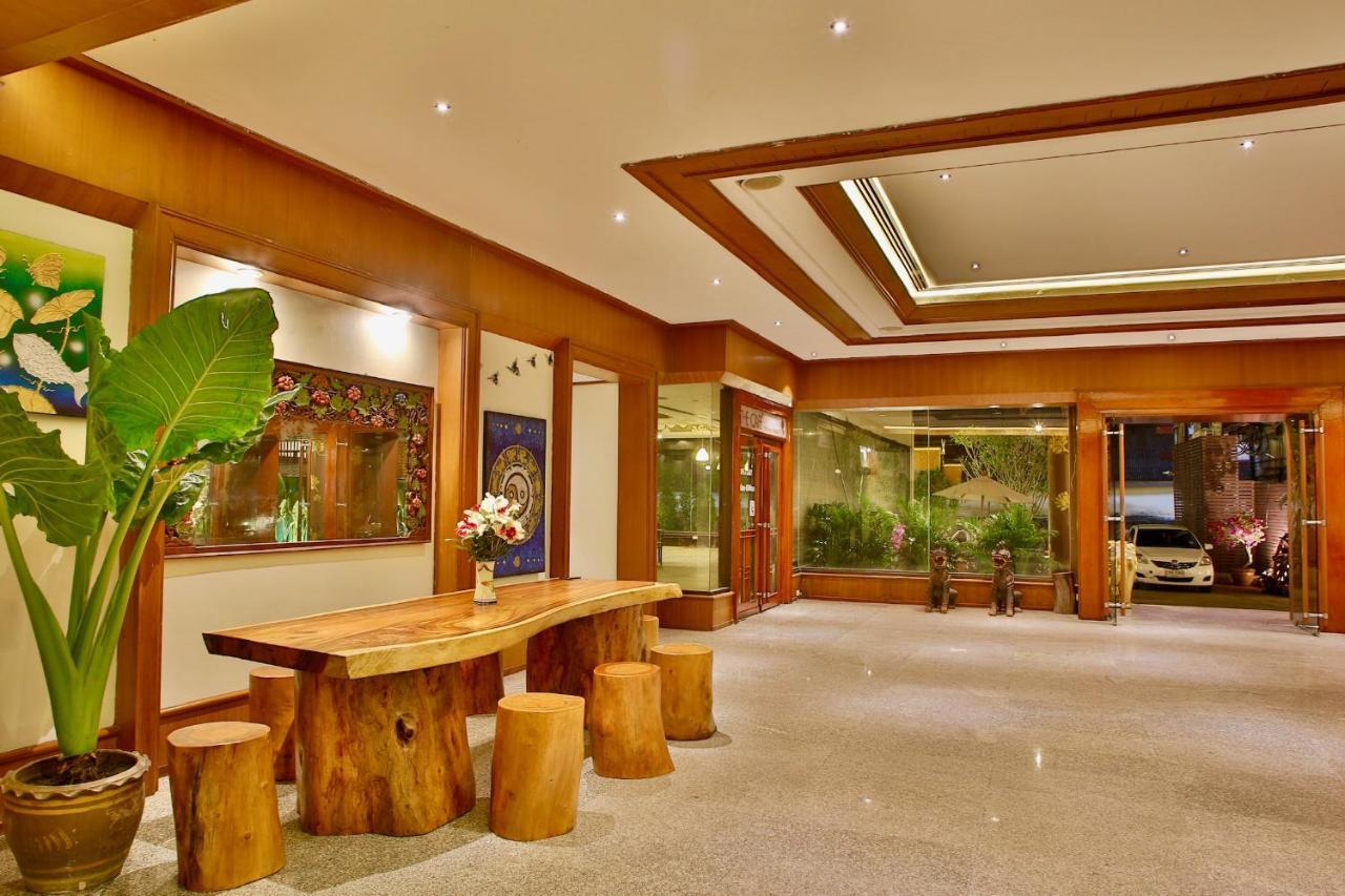 Thapaeplacehotel Chiang Mai Exteriör bild
