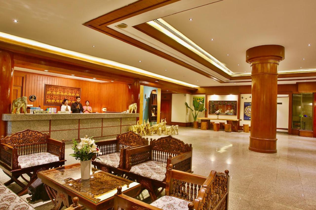 Thapaeplacehotel Chiang Mai Exteriör bild