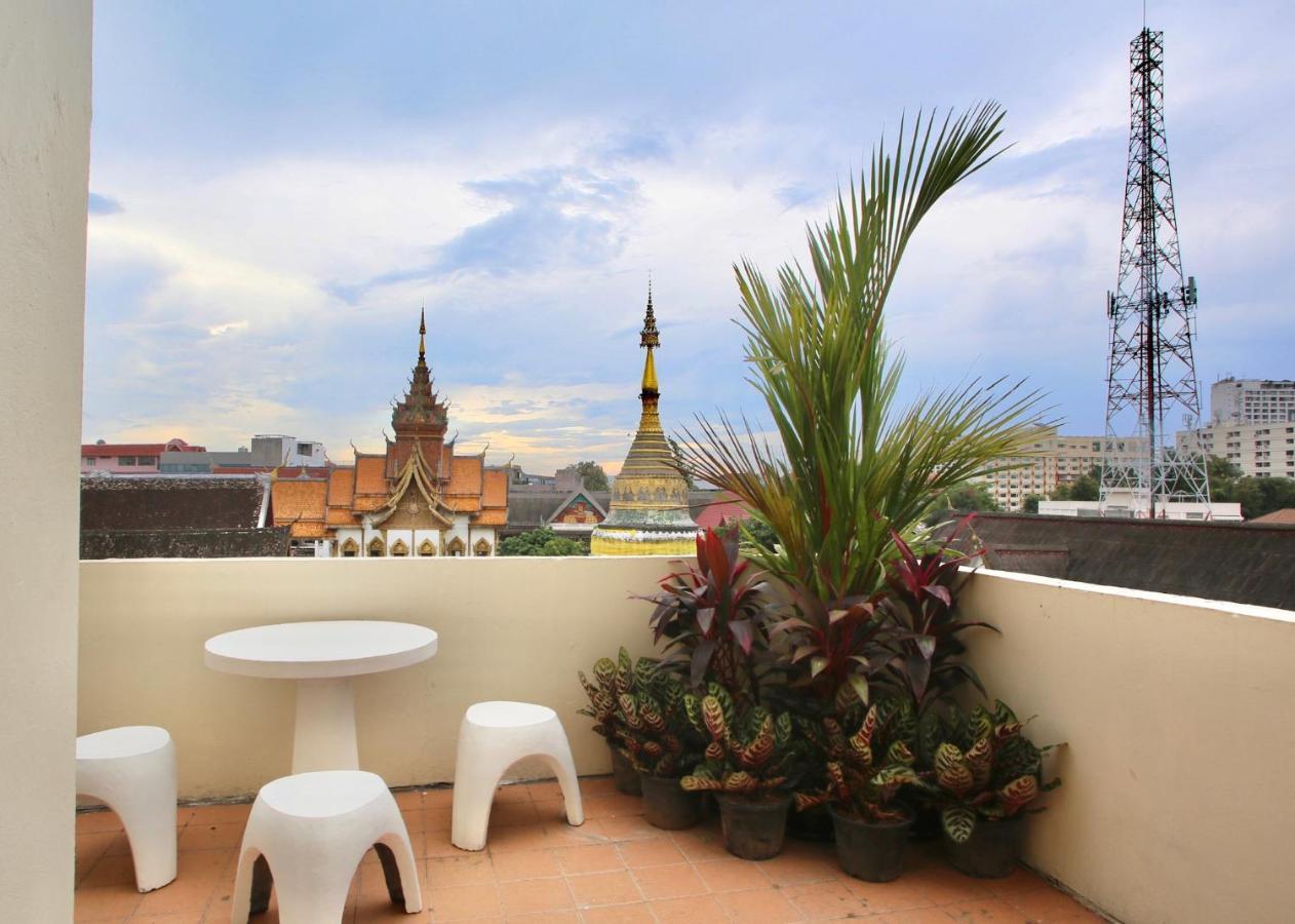 Thapaeplacehotel Chiang Mai Exteriör bild