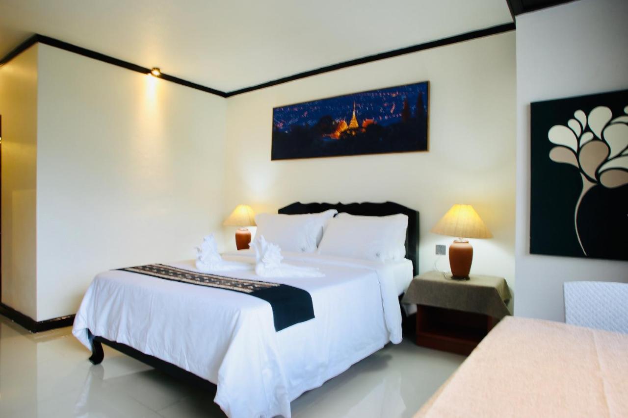 Thapaeplacehotel Chiang Mai Exteriör bild