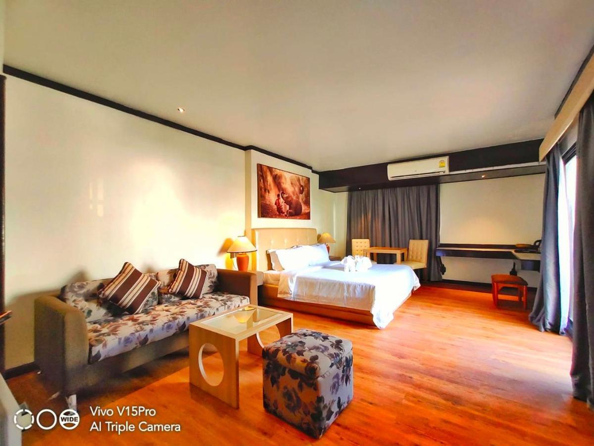 Thapaeplacehotel Chiang Mai Exteriör bild